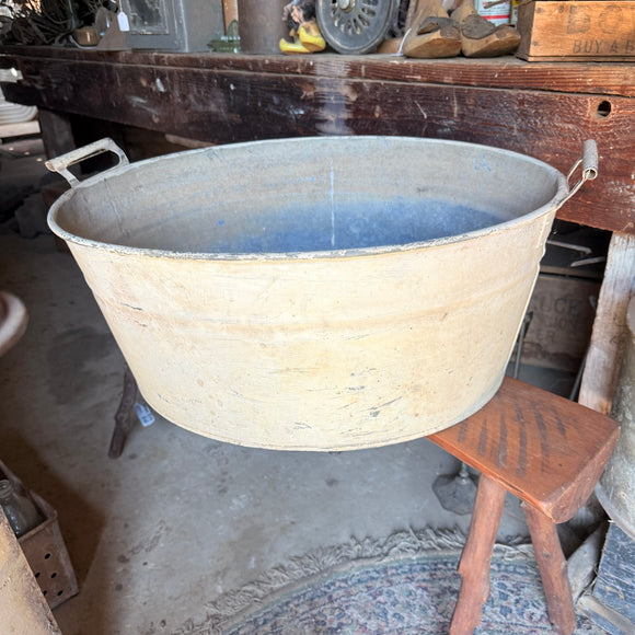 Antique Cream Painted Galvanized Laundry Trough With Handles - NO SHIPPING - PICKUP ONLY!!